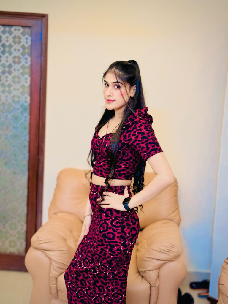 https://escortsdhakarachi.com/